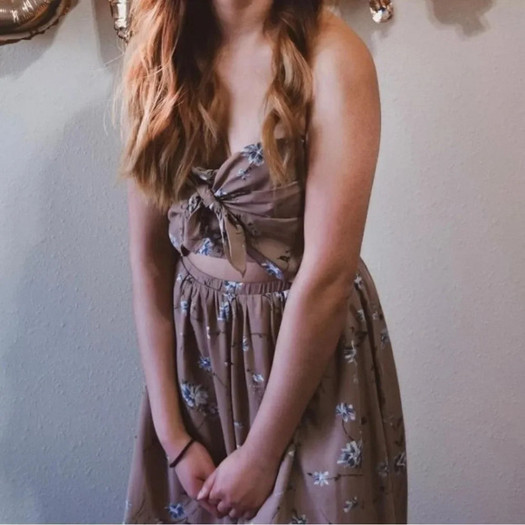 Storia Cutout Front Taupe Floral Midi Dress - Picture 1 of 9